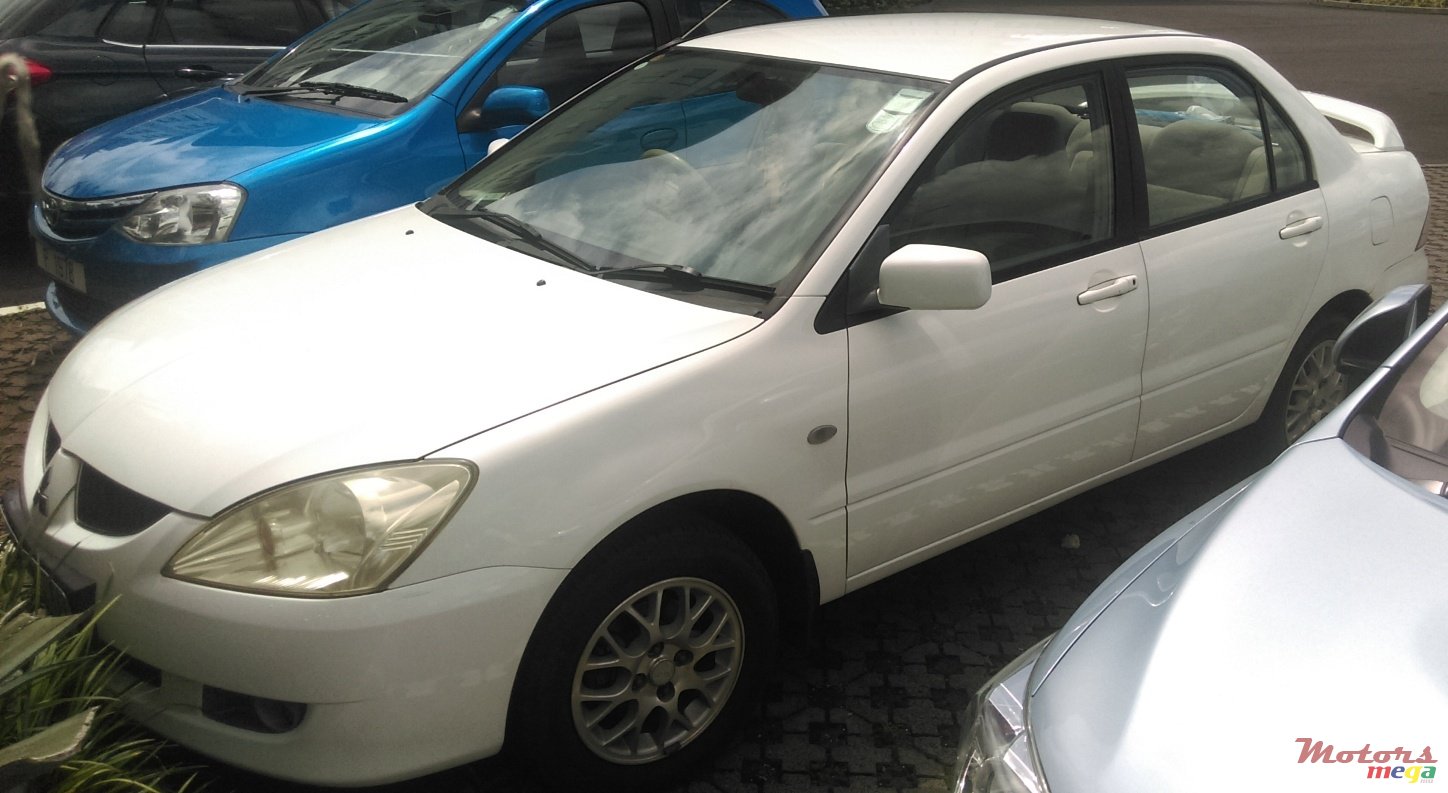 2003' Mitsubishi Lancer photo #1