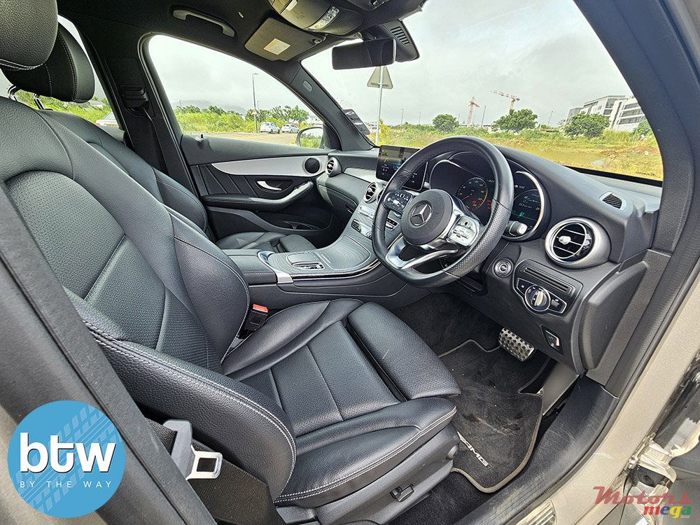 2021' Mercedes-Benz GLC 300 photo #5
