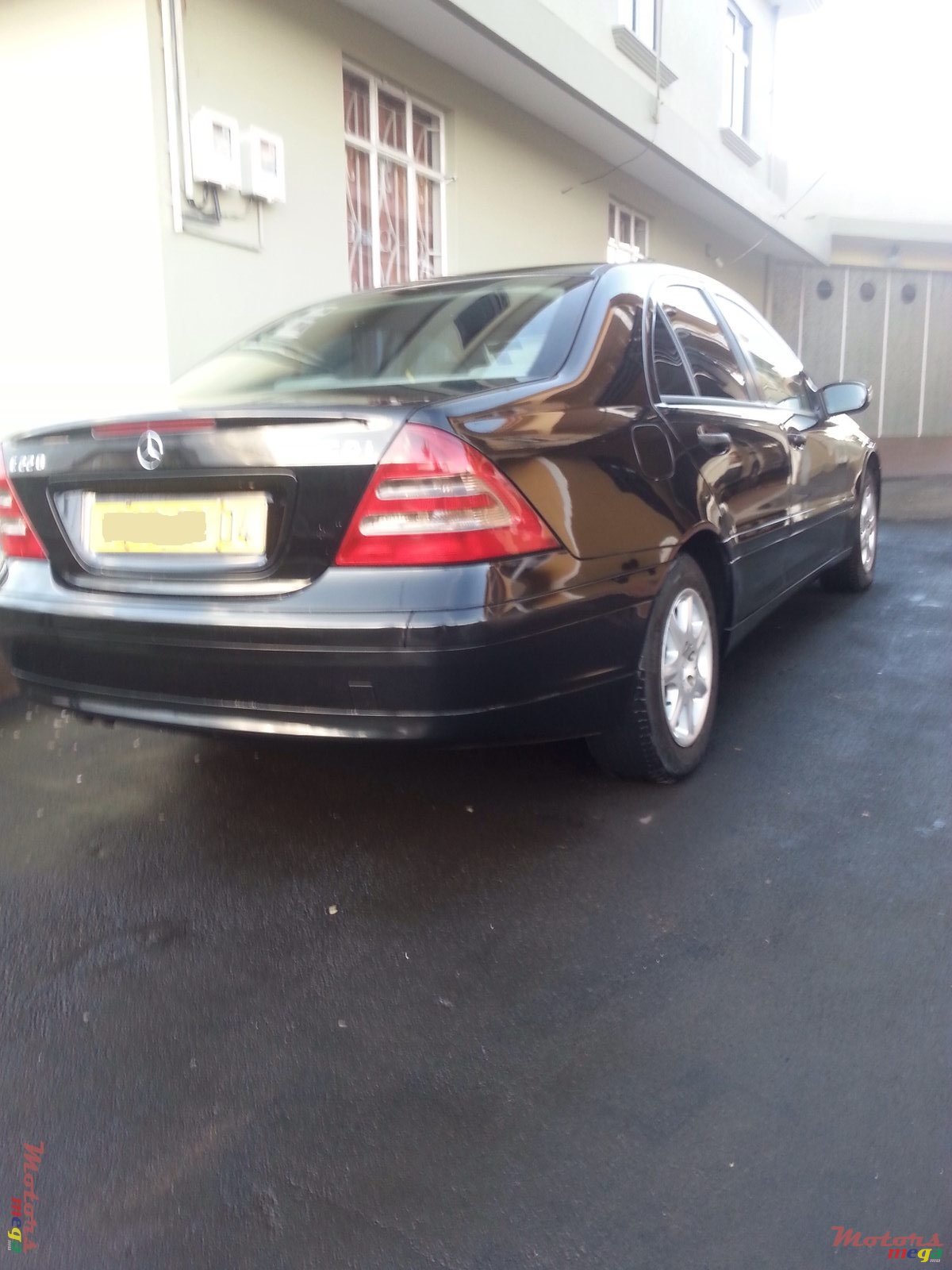 2004' Mercedes-Benz C-Class photo #2