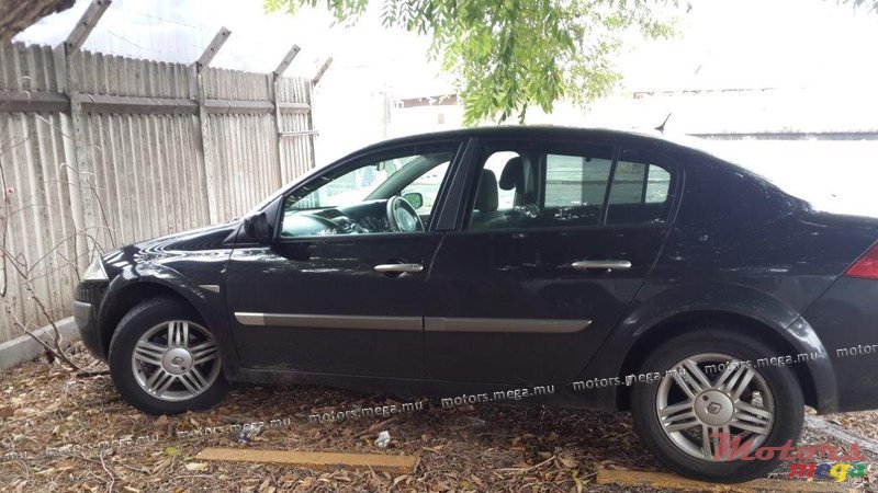2005' Renault Megane photo #2