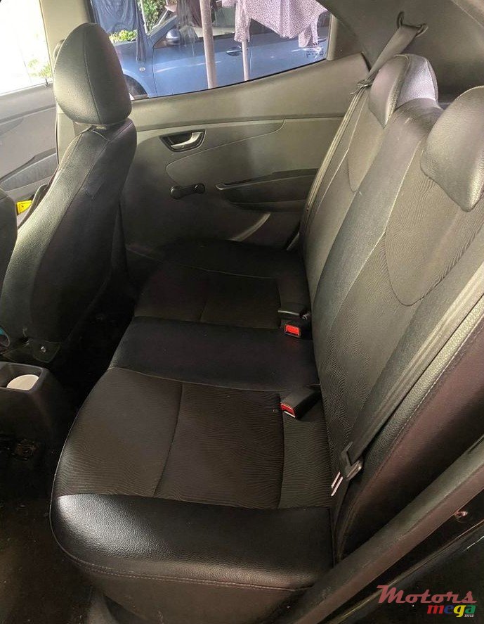 2017' Hyundai Elantra Eon photo #4