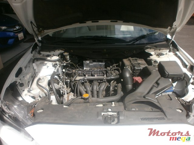 2011' Mitsubishi Lancer Ex photo #6