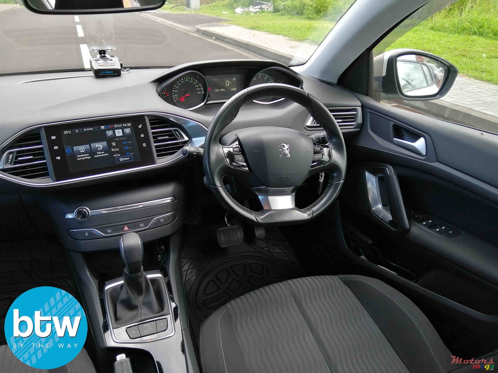 2015' Peugeot 308 photo #4