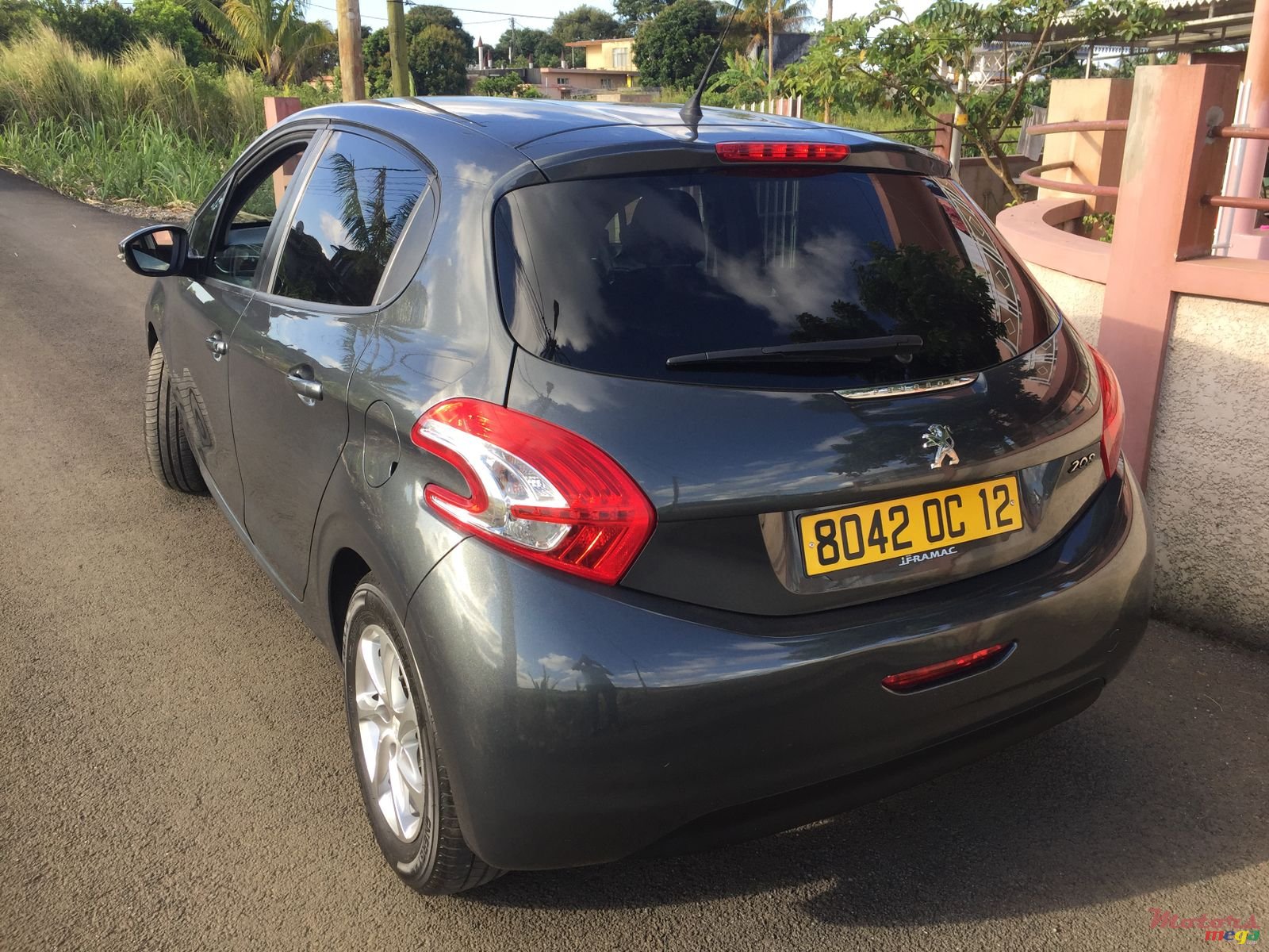 2012' Peugeot 208 photo #3
