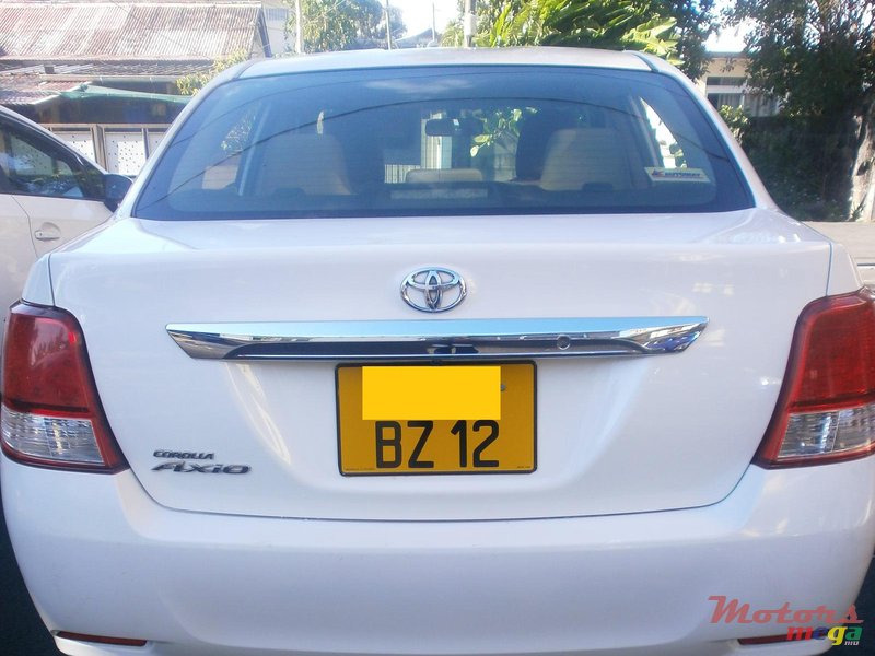 2012' Toyota Corolla Axio photo #6