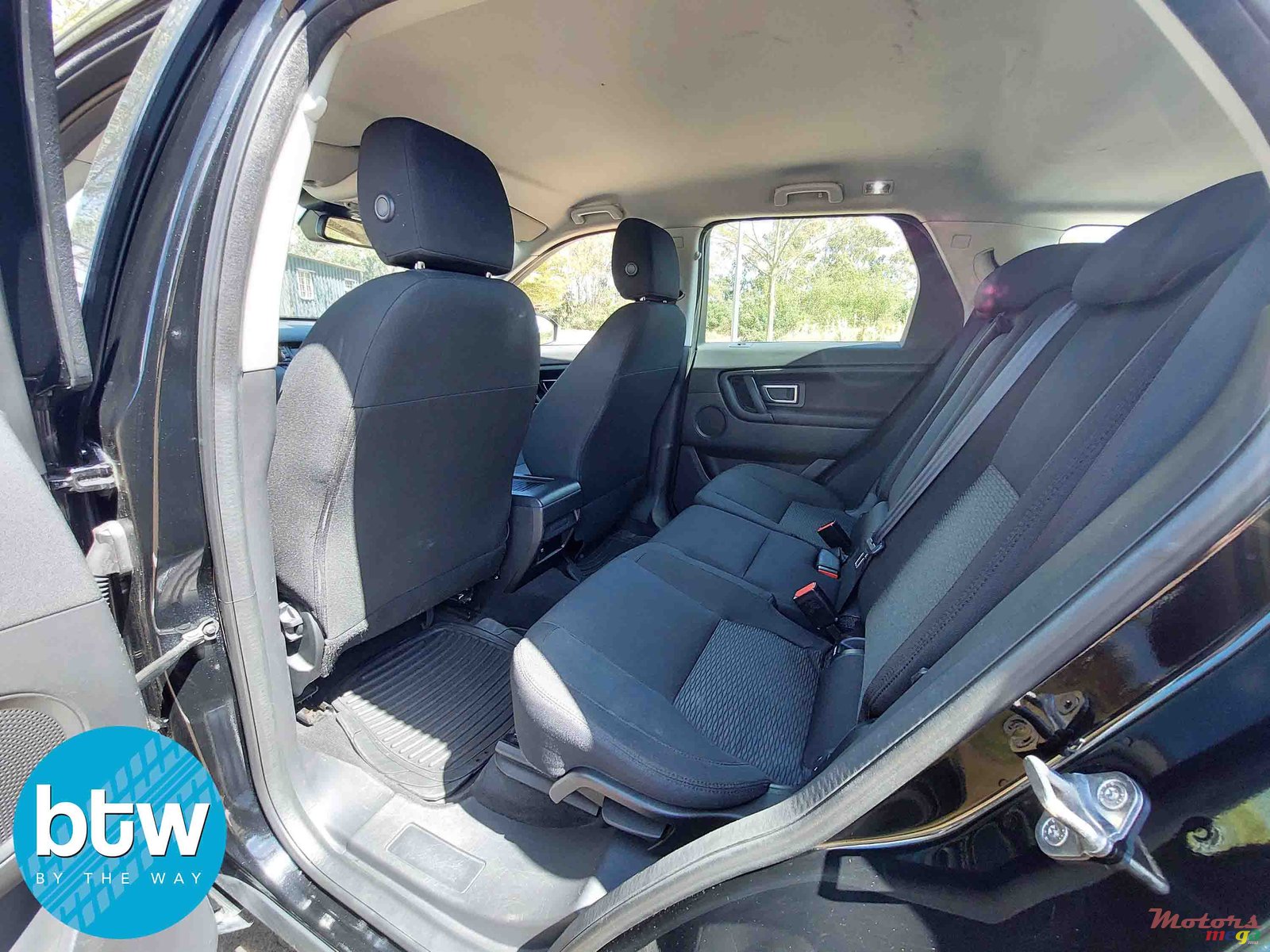 2015' Land Rover Discovery photo #4