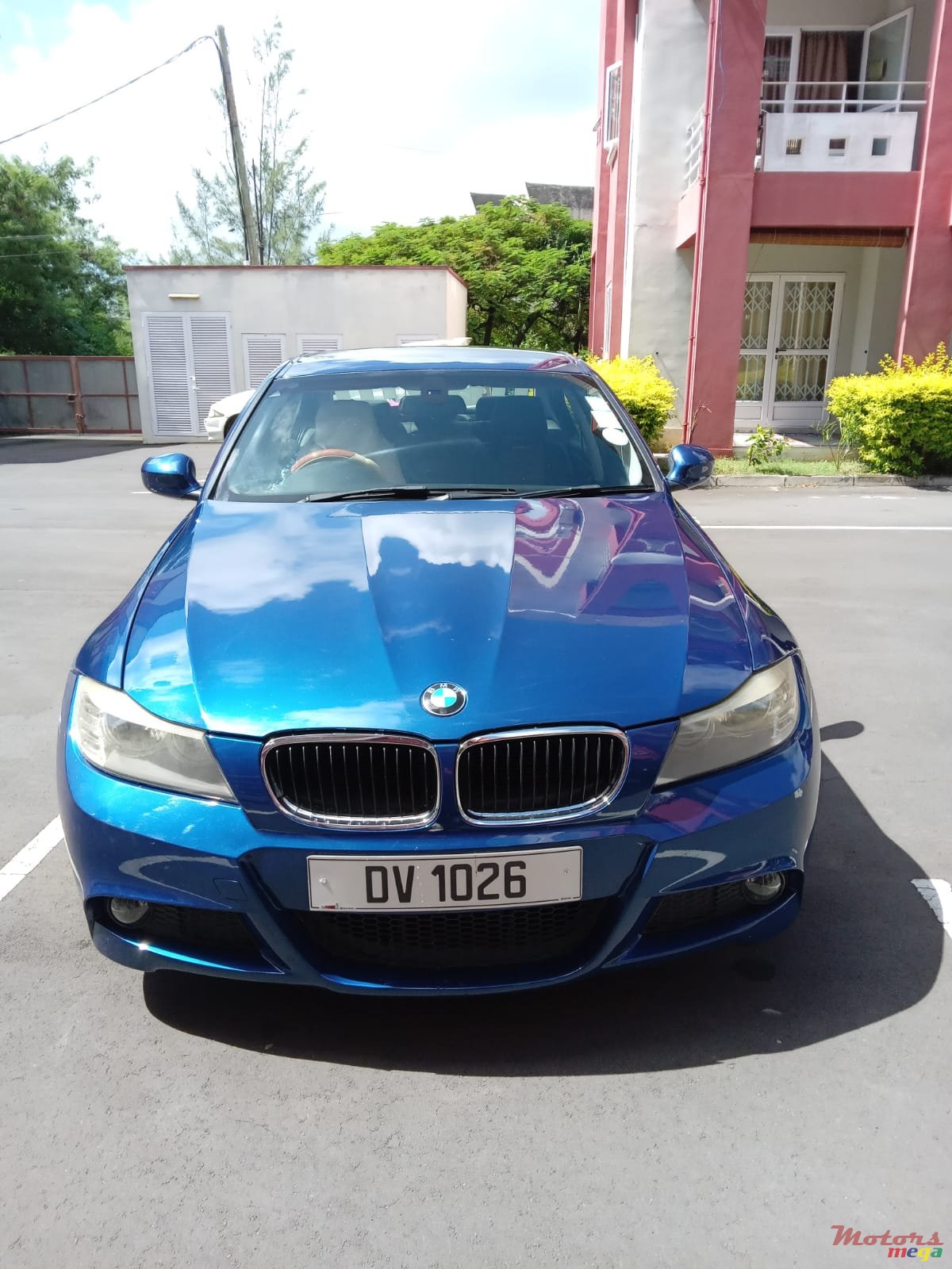 2011' BMW 320 photo #3