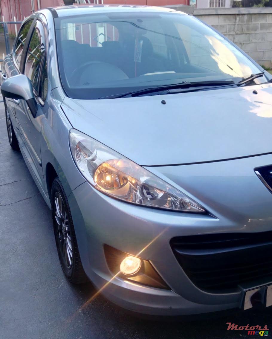 2011' Peugeot 207 photo #1