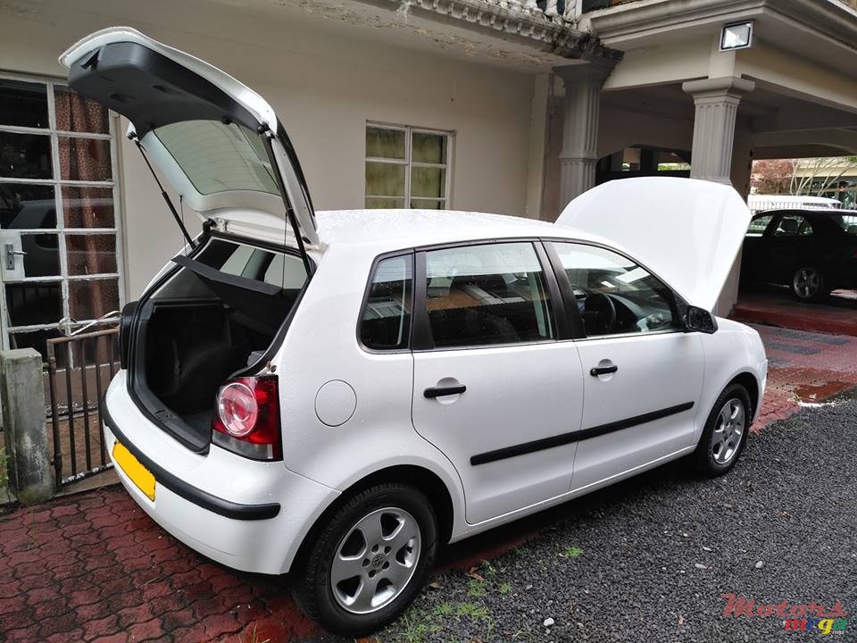 2009' Volkswagen Polo photo #7