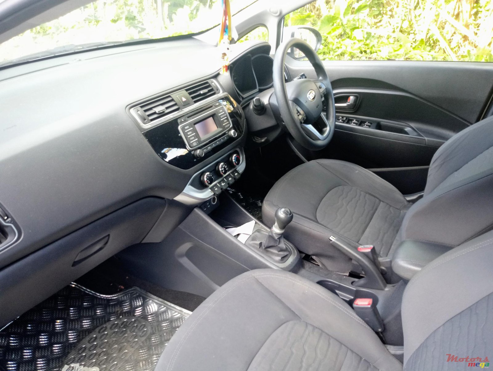 2015' Kia Rio photo #3