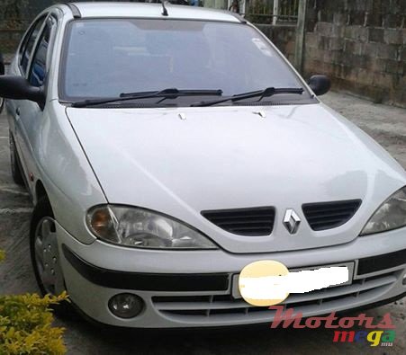 2001' Renault Megane photo #1