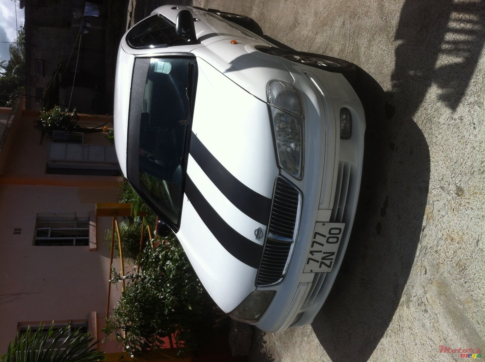 2000' Nissan Sunny photo #1