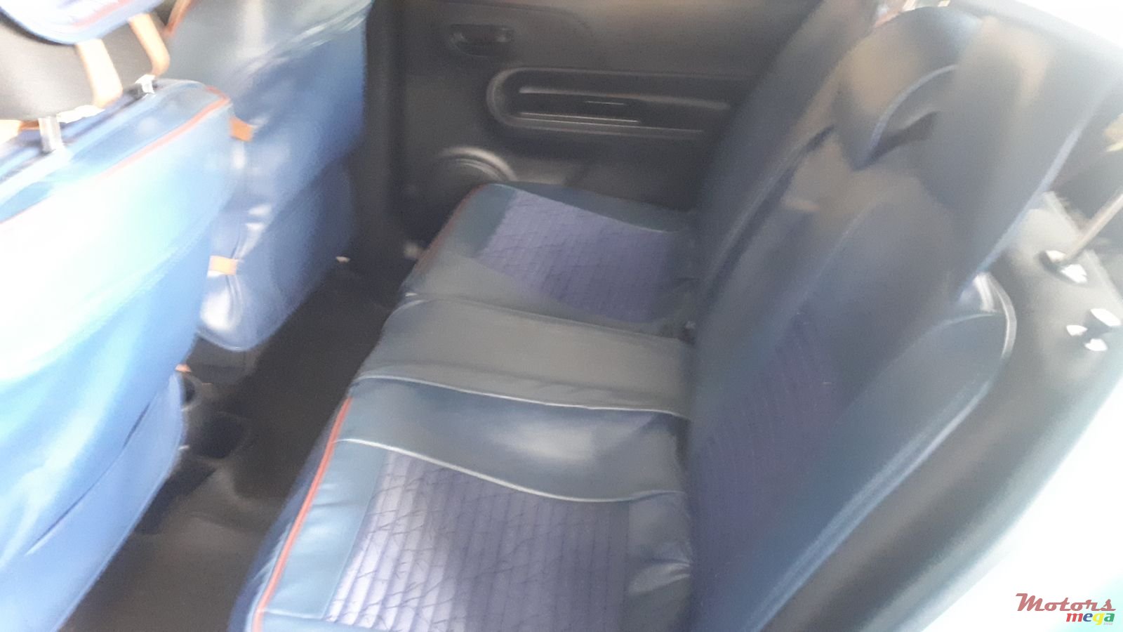 2013' Toyota Aqua photo #3