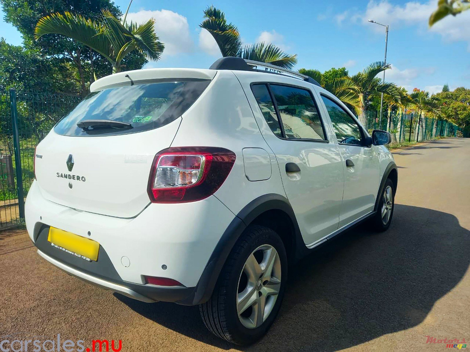 2015' Renault Sandero StepWay 0.9T photo #4