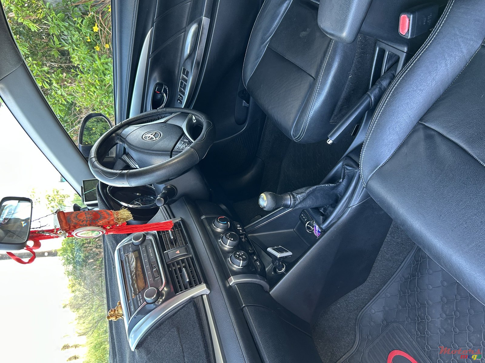 2013' Toyota Yaris photo #5