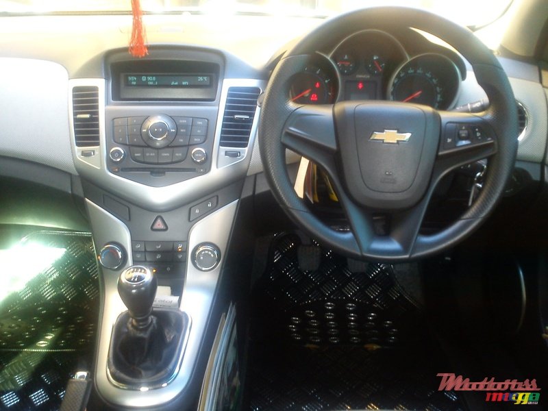 2011' Chevrolet Cruze Ls photo #7