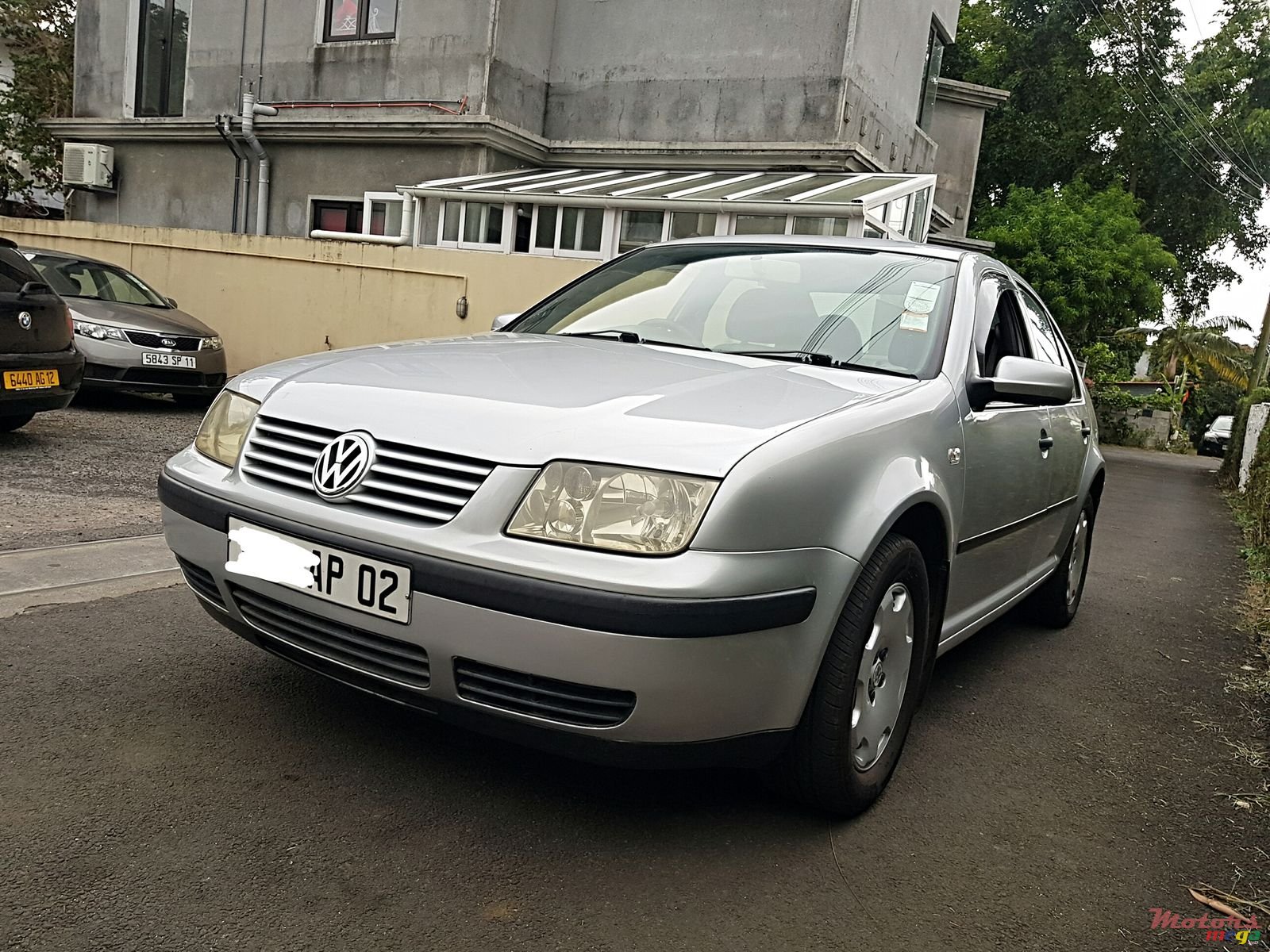 2002' Volkswagen Bora photo #1