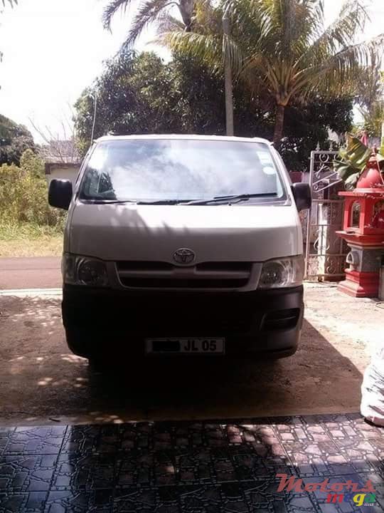 2005' Toyota HiAce photo #1