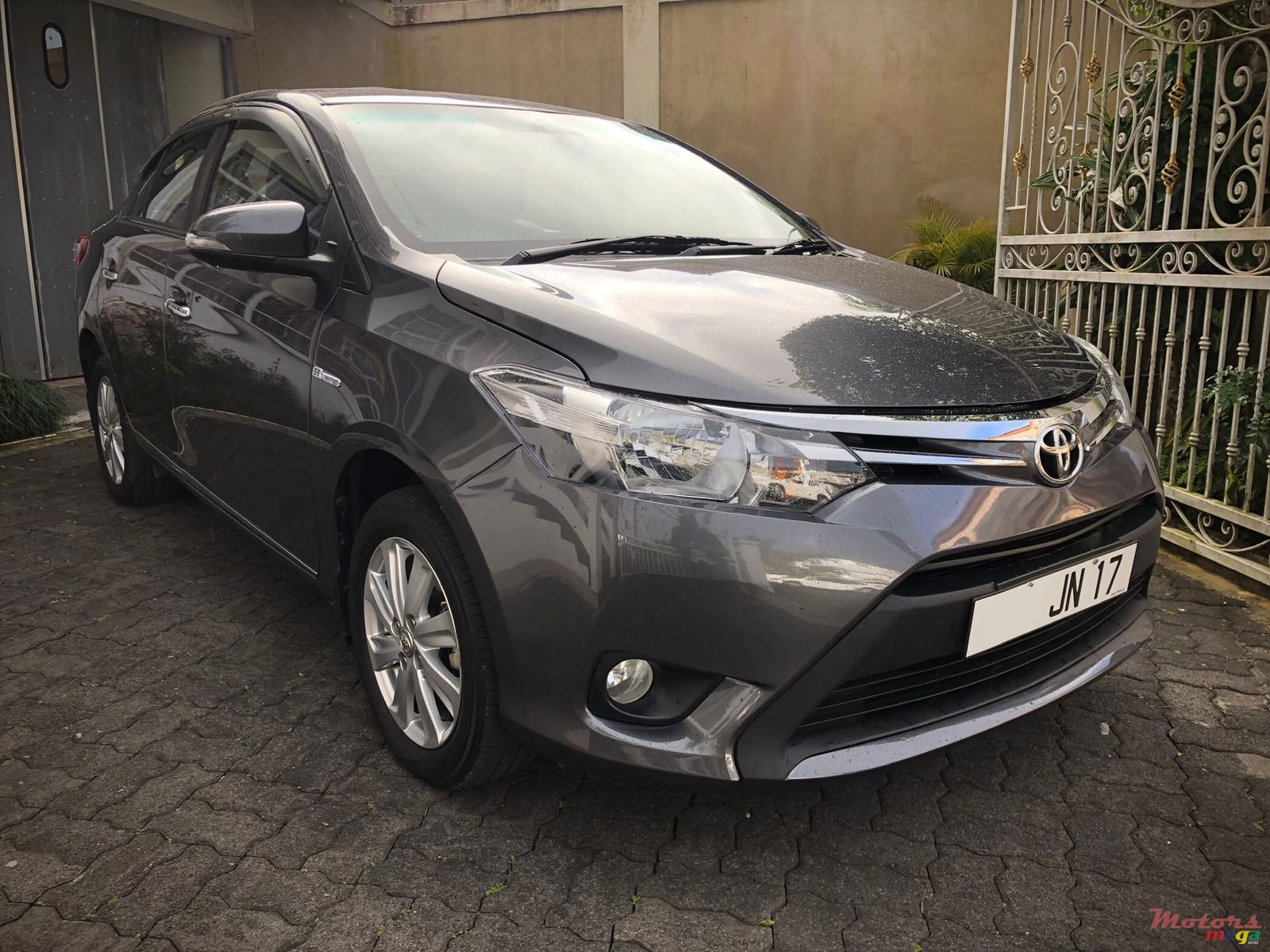 2017' Toyota Yaris SE limited photo #1