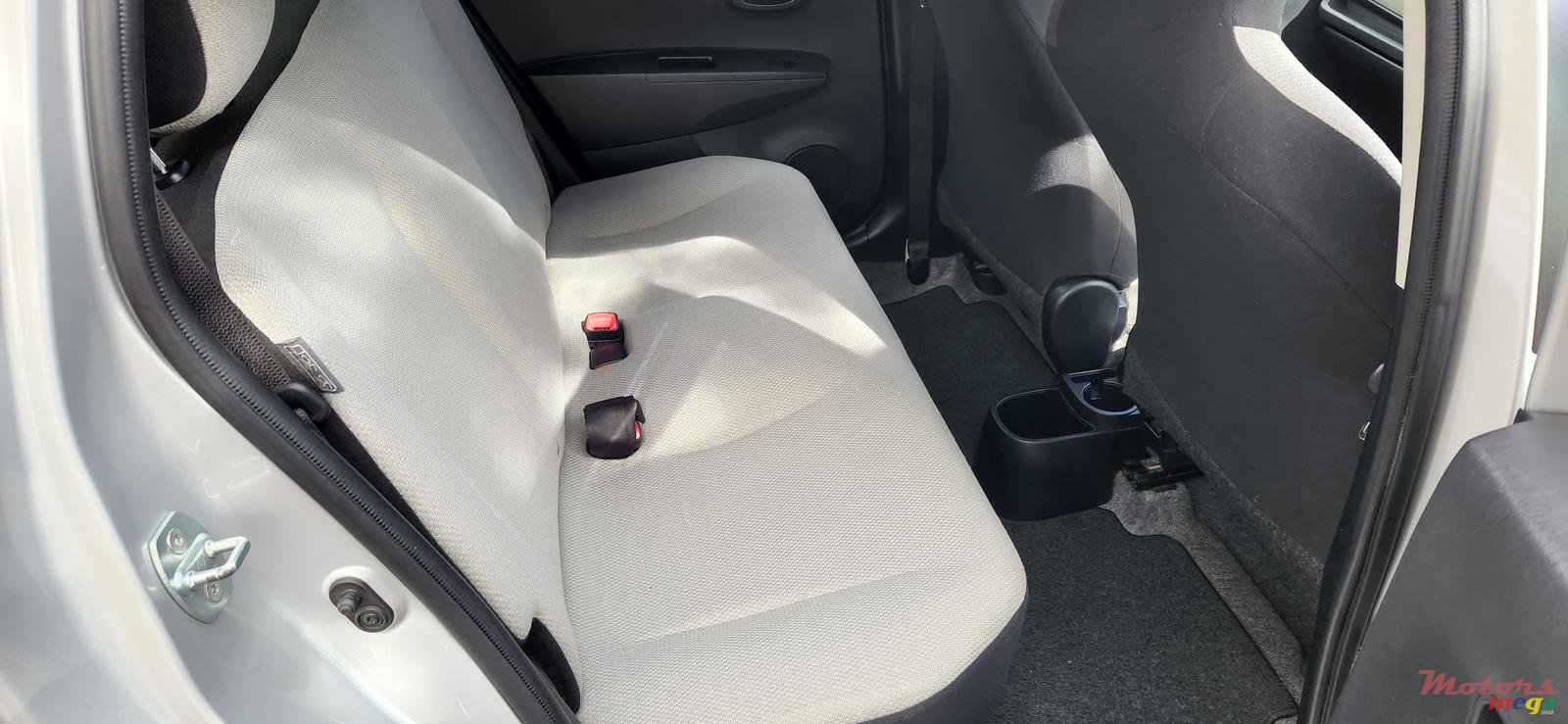 2011' Toyota Vitz 1000Cc photo #7