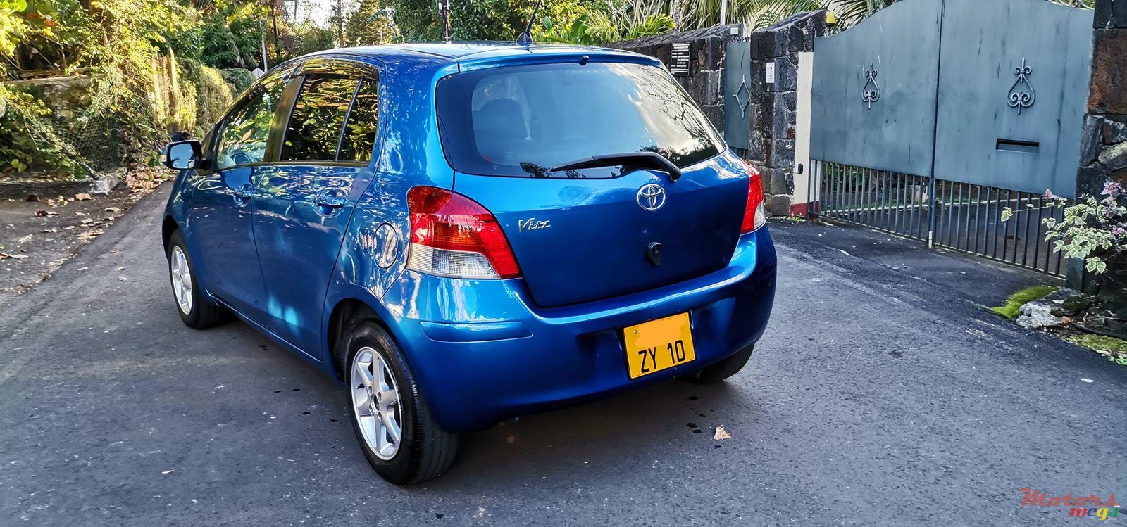 2010' Toyota Vitz 1.3 photo #4