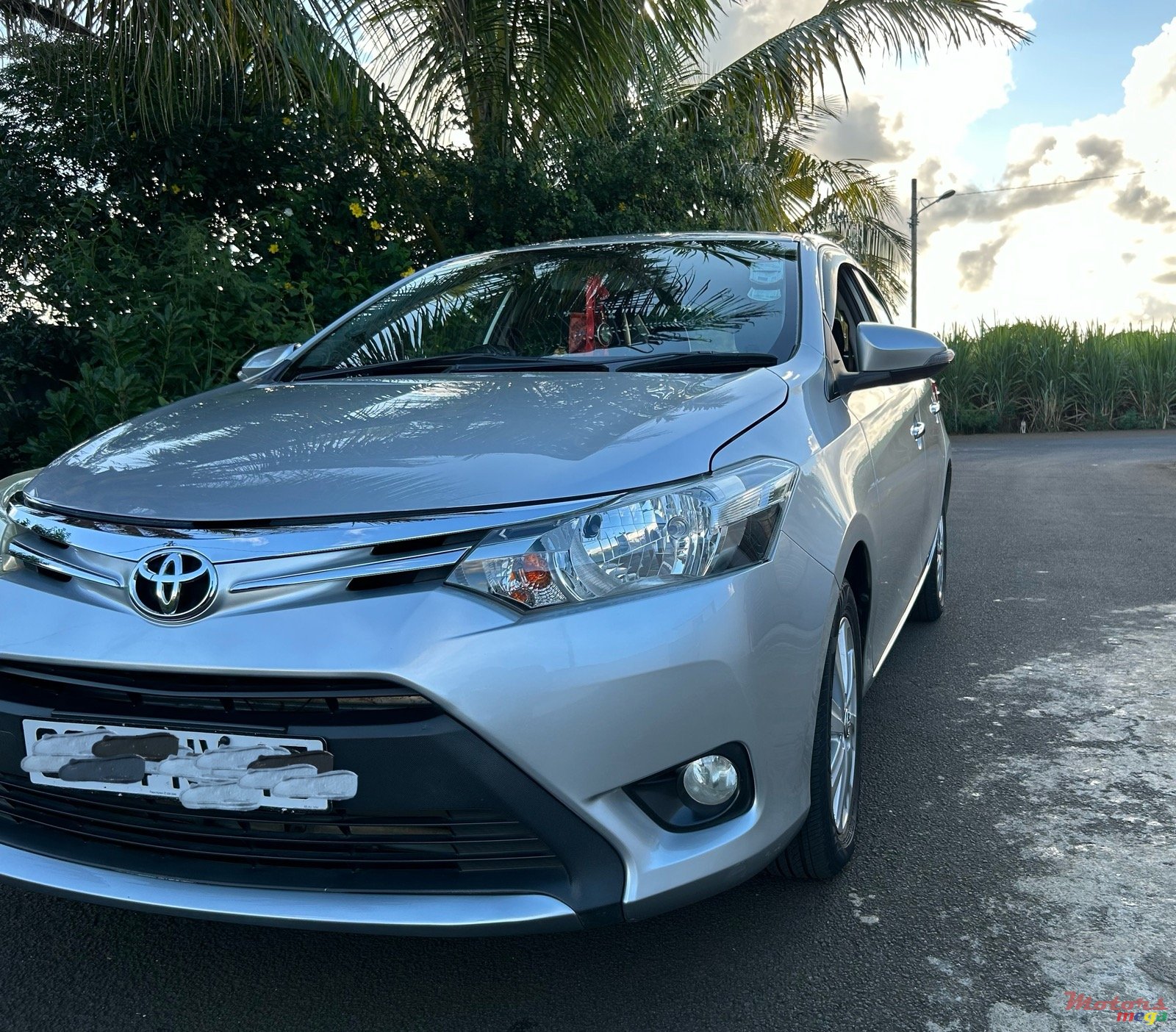 2013' Toyota Yaris photo #2