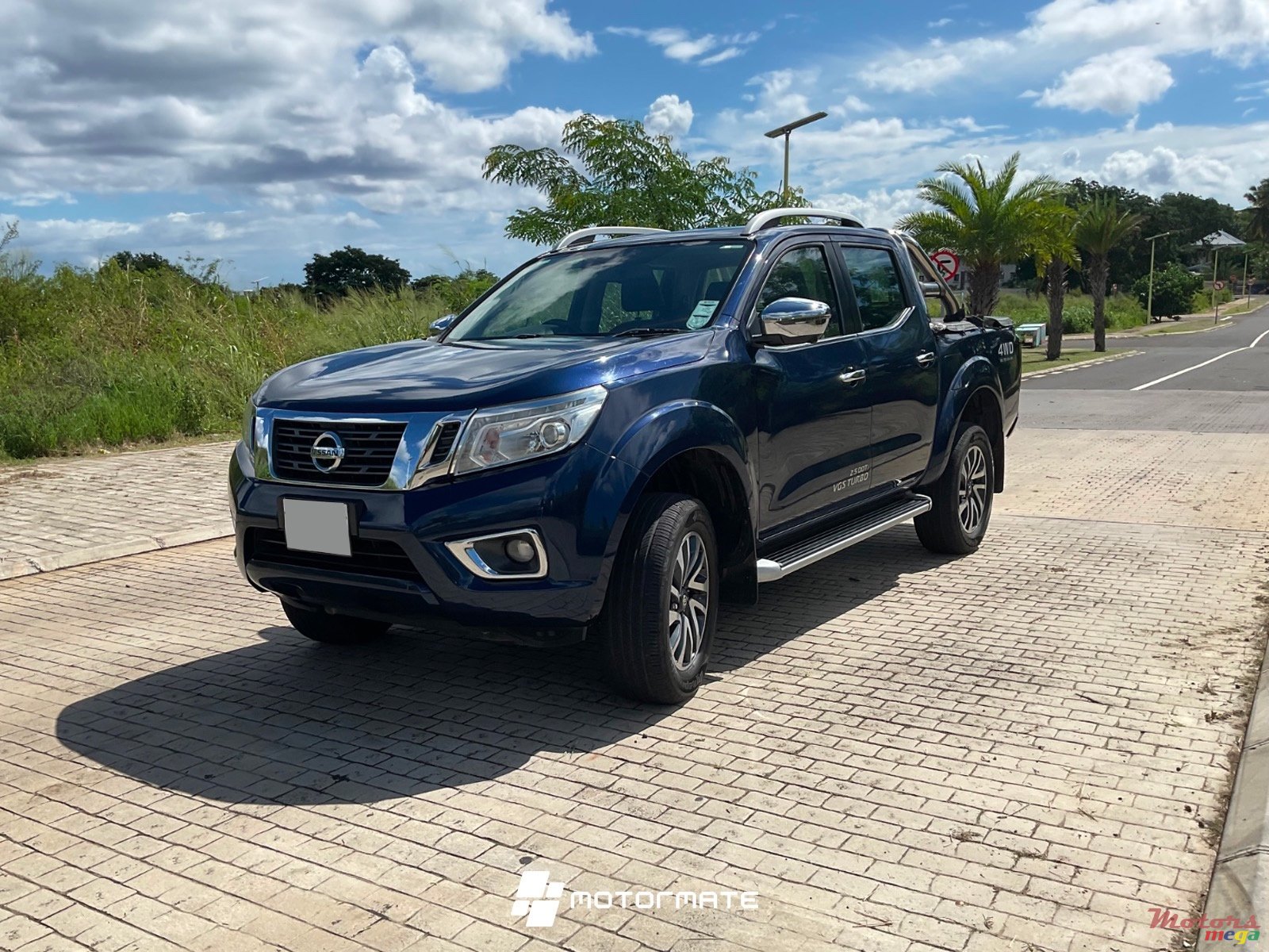 2018' Nissan Navara photo #2