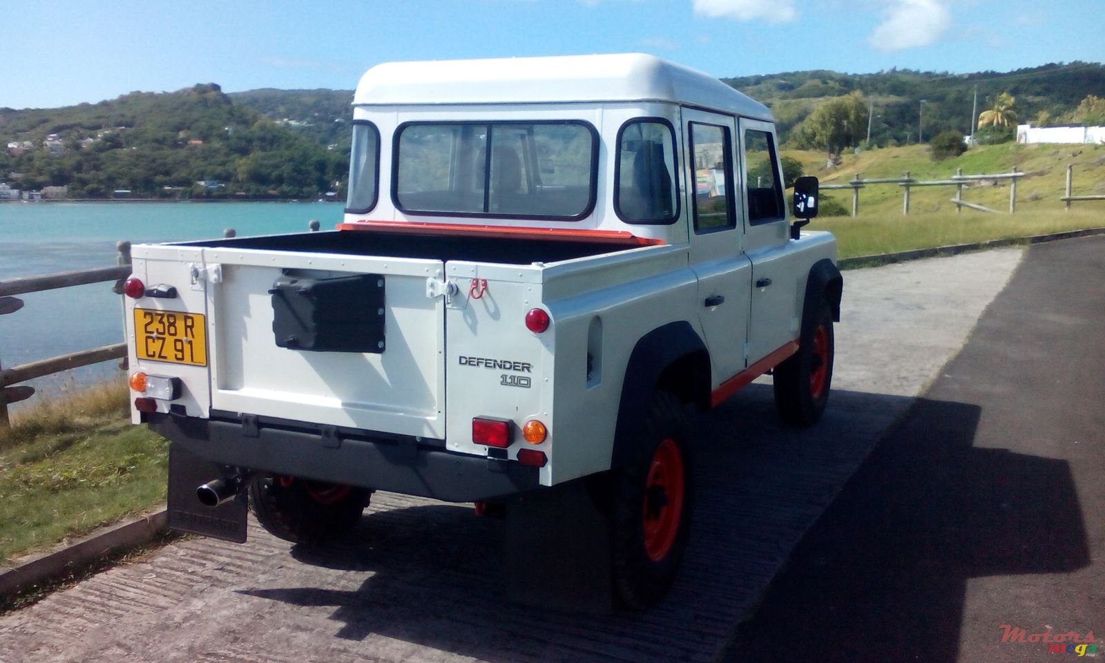 1991' Land Rover Defender photo #1