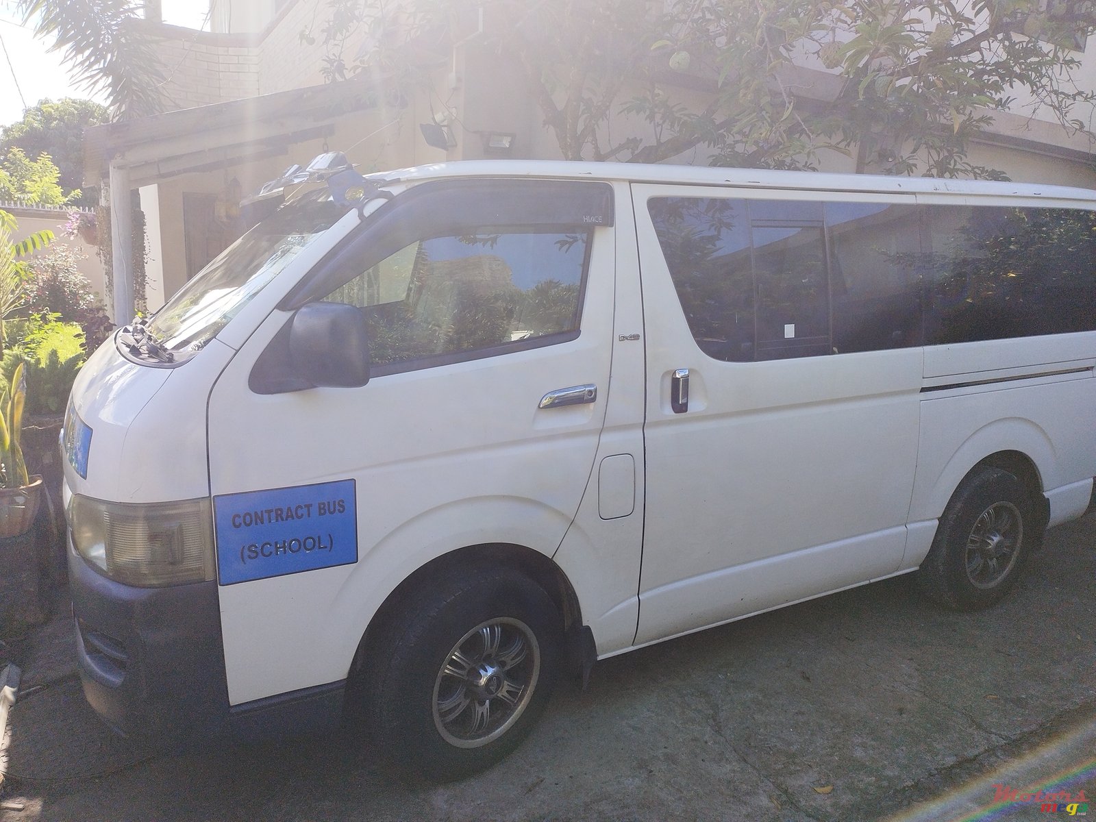 2009' Toyota HiAce photo #5