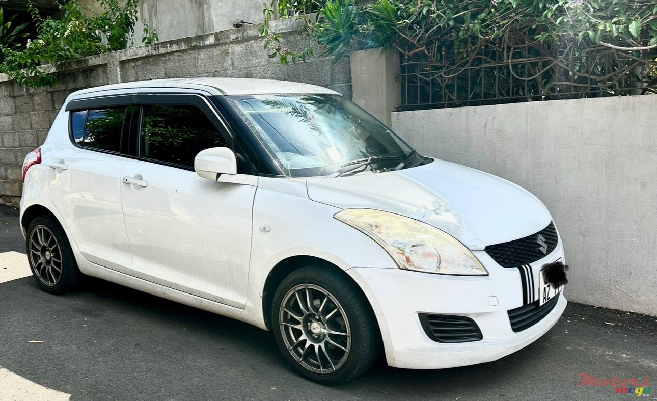2011' Suzuki Swift photo #1