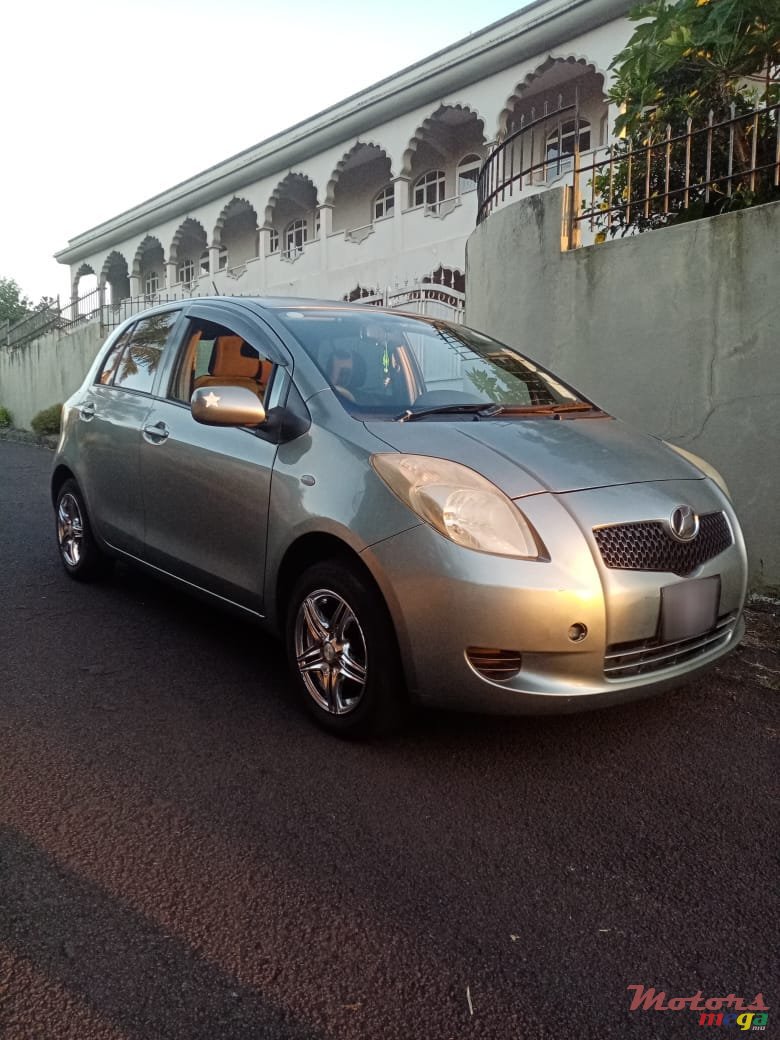 2007' Toyota Vitz photo #5