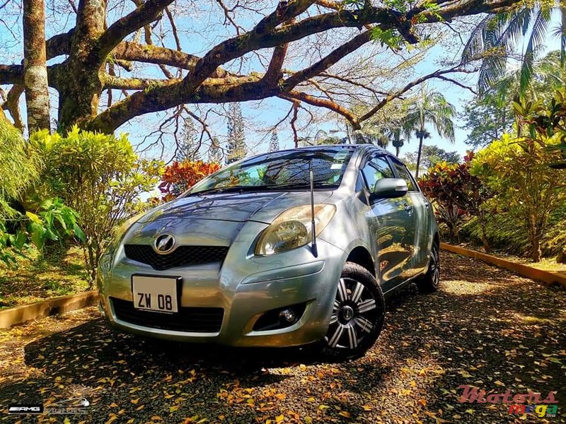 2008' Toyota Vitz photo #1