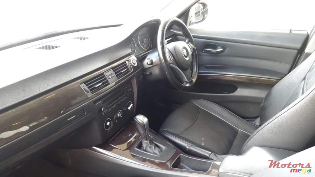 2010' BMW 320 photo #2