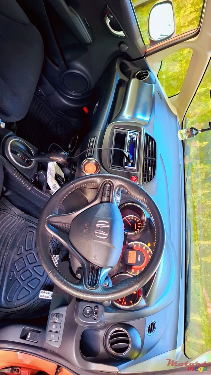 2013' Honda Fit RS photo #3