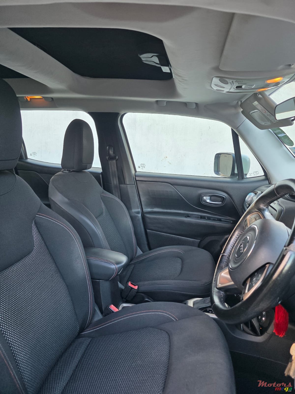 2018' Jeep Renegade photo #4
