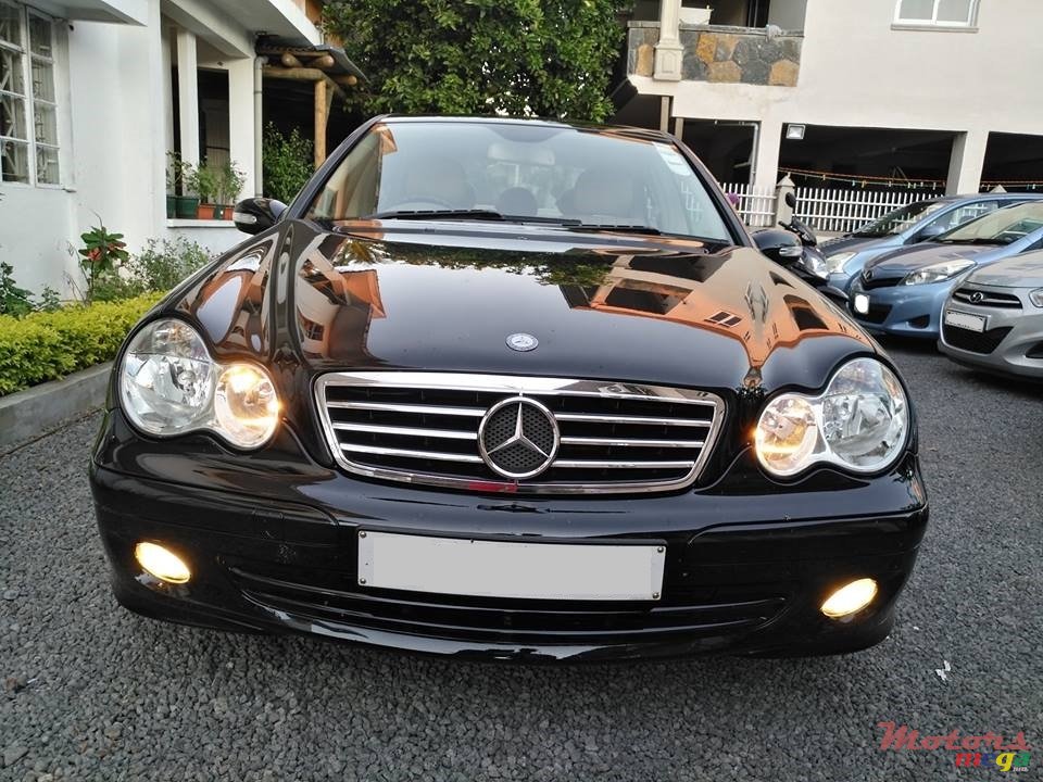2007' Mercedes-Benz C-Class C180 Kompressor photo #1