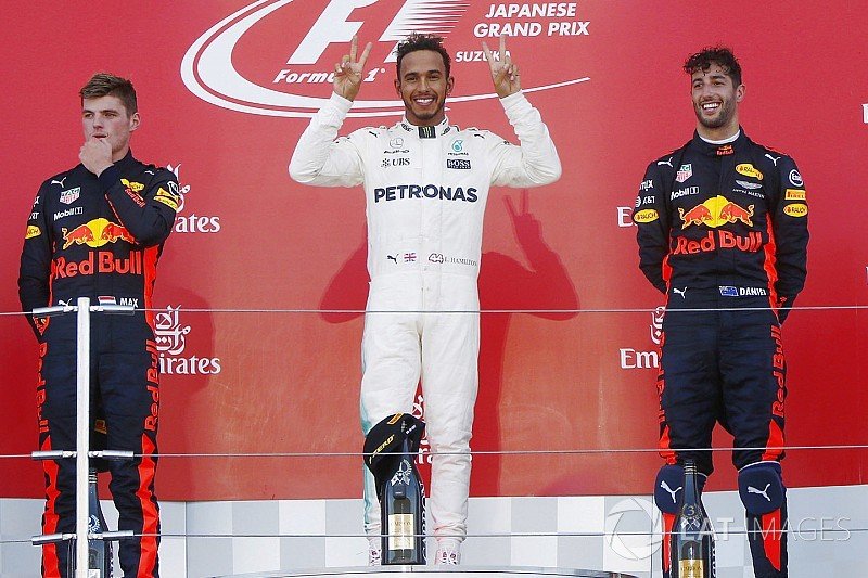 Japanese GP: Hamilton holds off Verstappen to win, Vettel retires