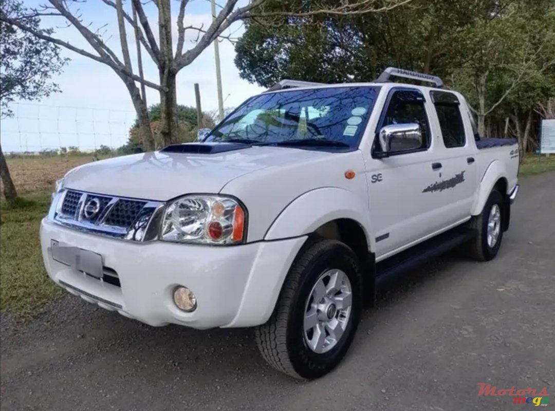 2017' Nissan Hardbody photo #1