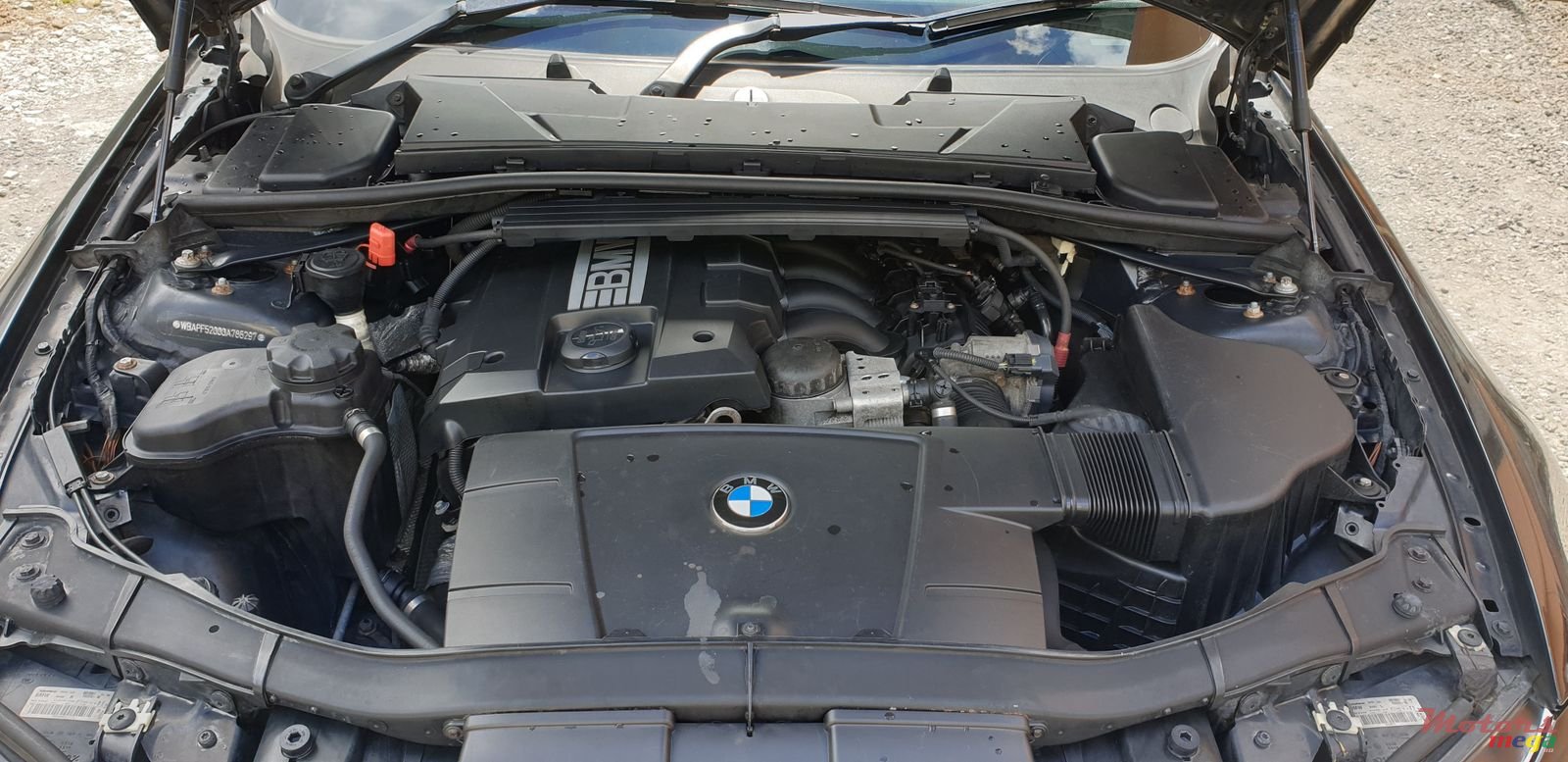 2011' BMW 318 photo #3