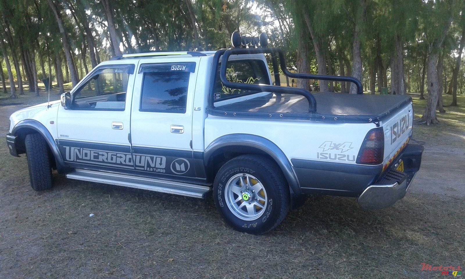 2000' Isuzu photo #2