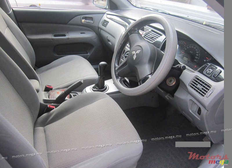 2008' Mitsubishi Lancer photo #5