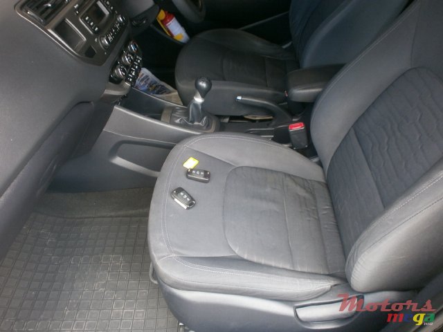 2012' Kia Rio photo #4