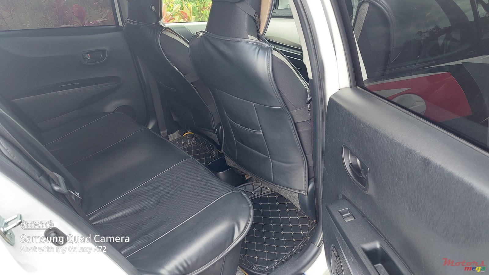 2013' Toyota Vitz photo #7