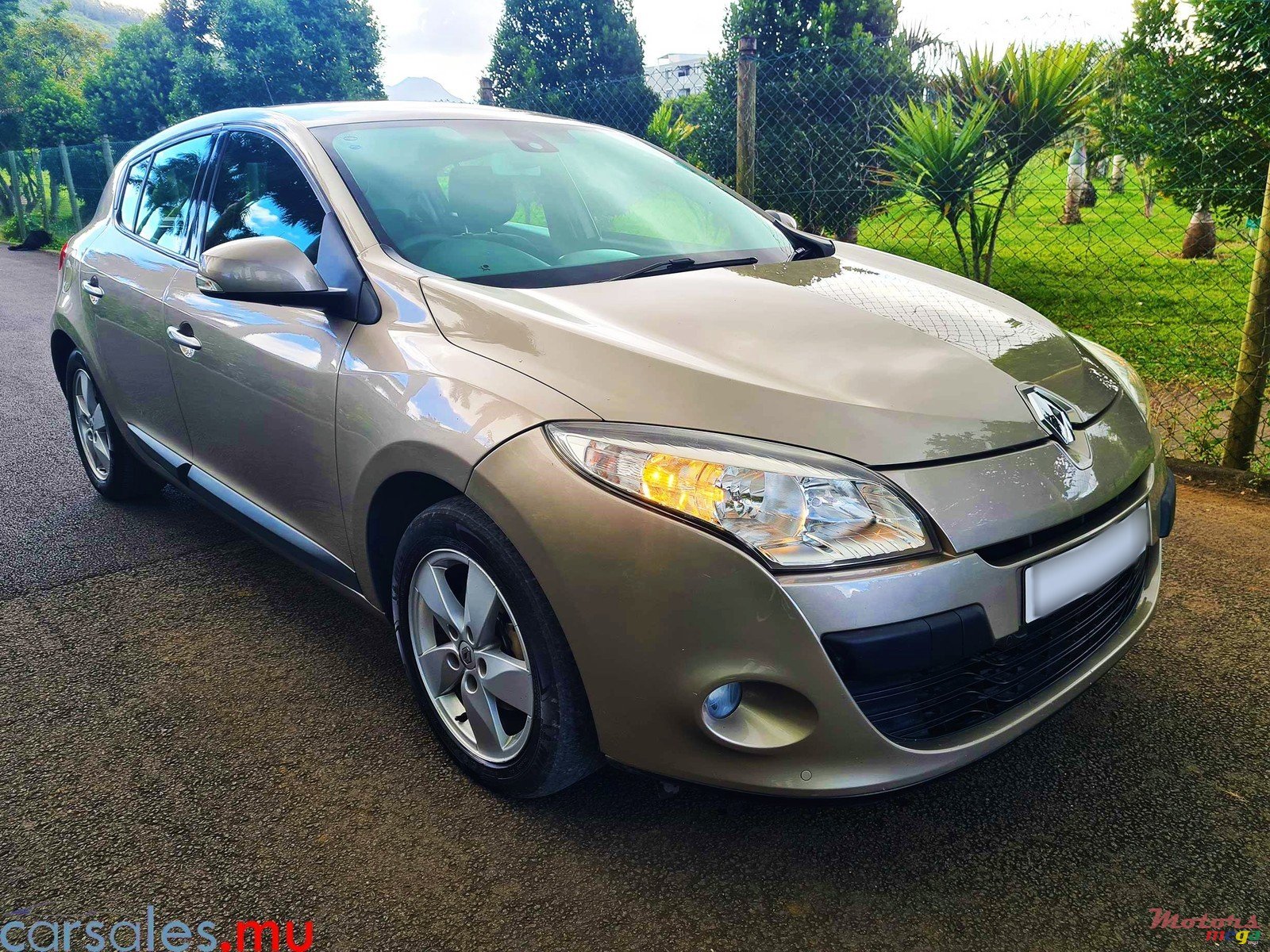 2010' Renault Megane 1.4 Tce 130 photo #2