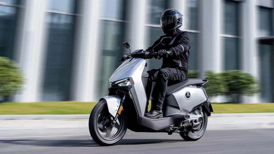 Chinese Manufacturer Sarkcyber Presents The HC 200 Ursa Electric Scooter