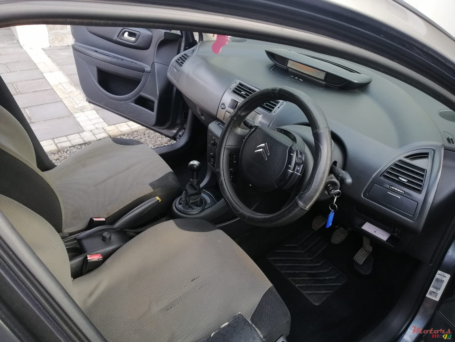 2009' Citroen C4 photo #3