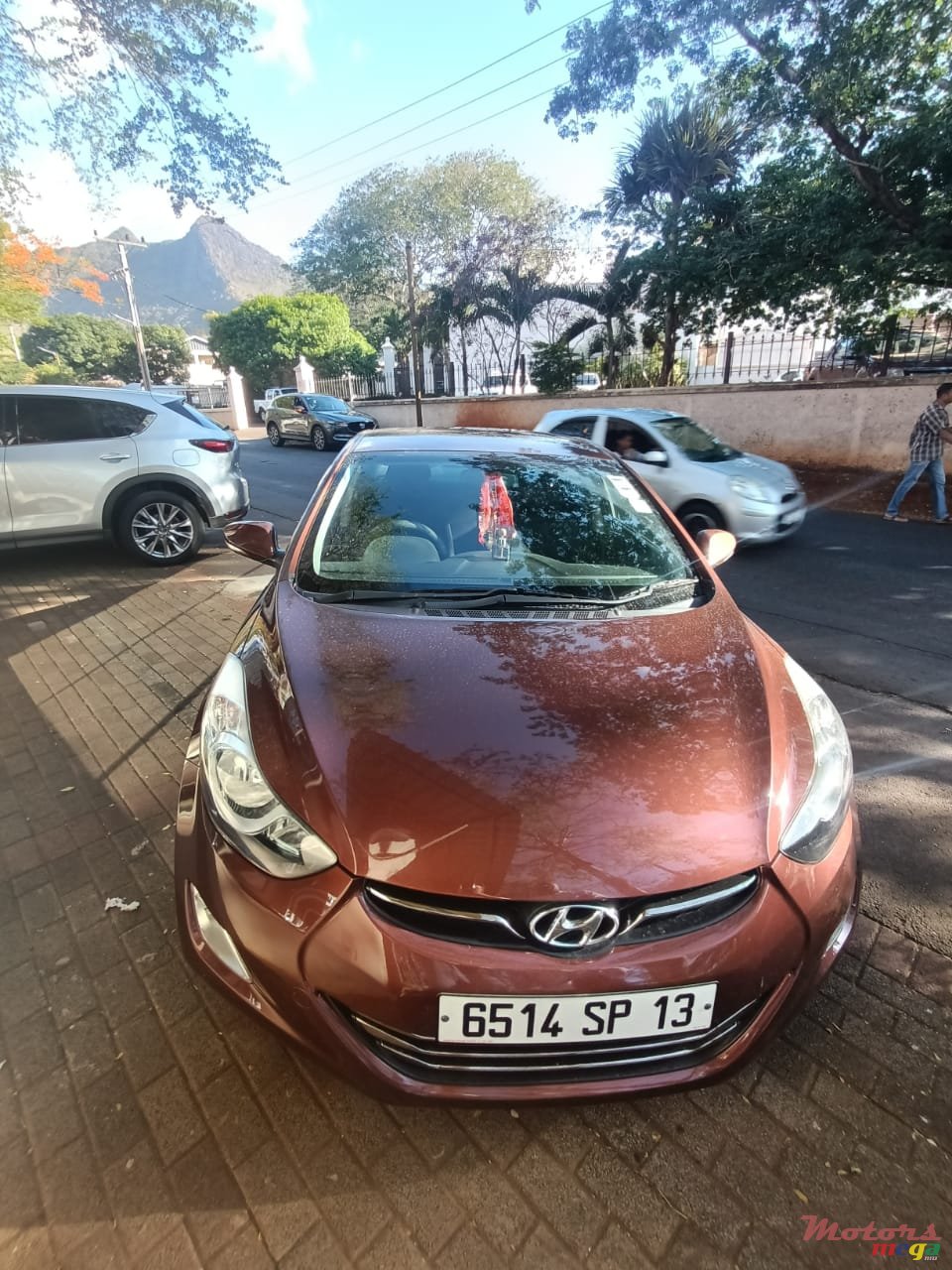 2013' Hyundai Elantra photo #2