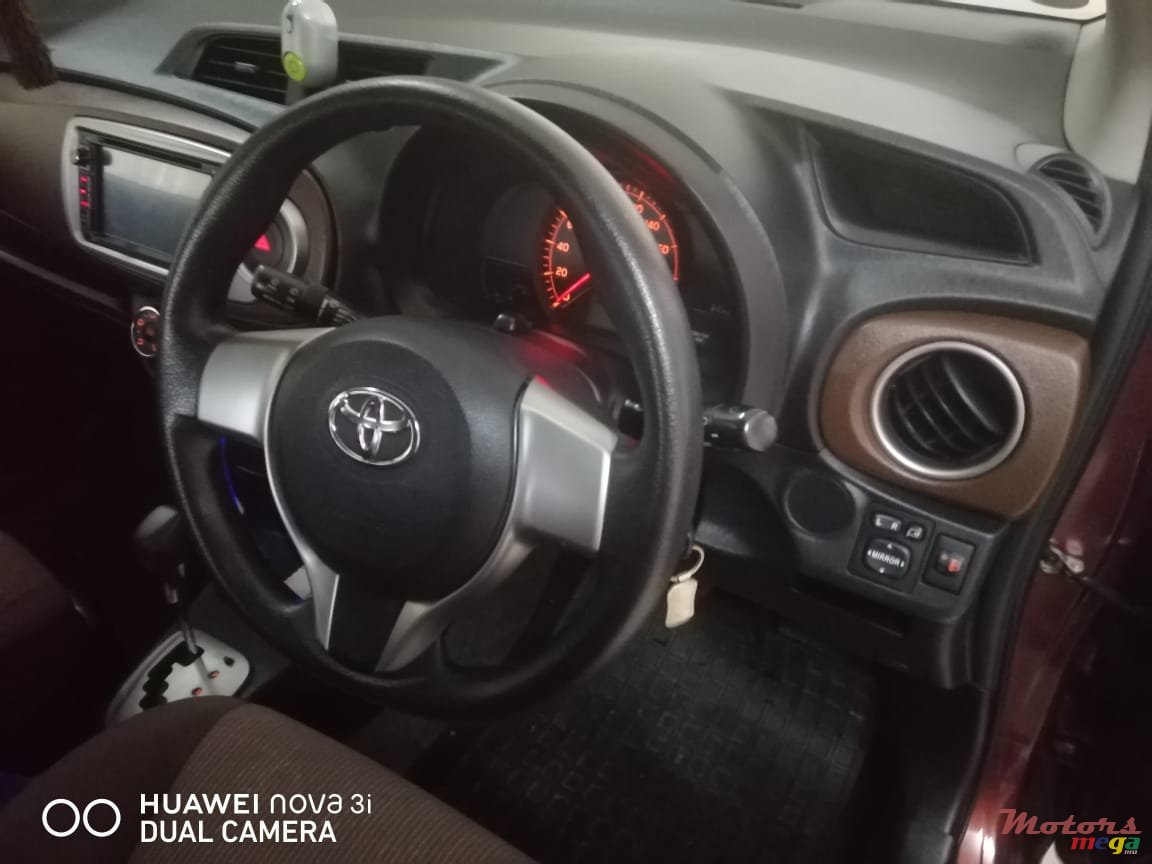 2011' Toyota Vitz photo #4