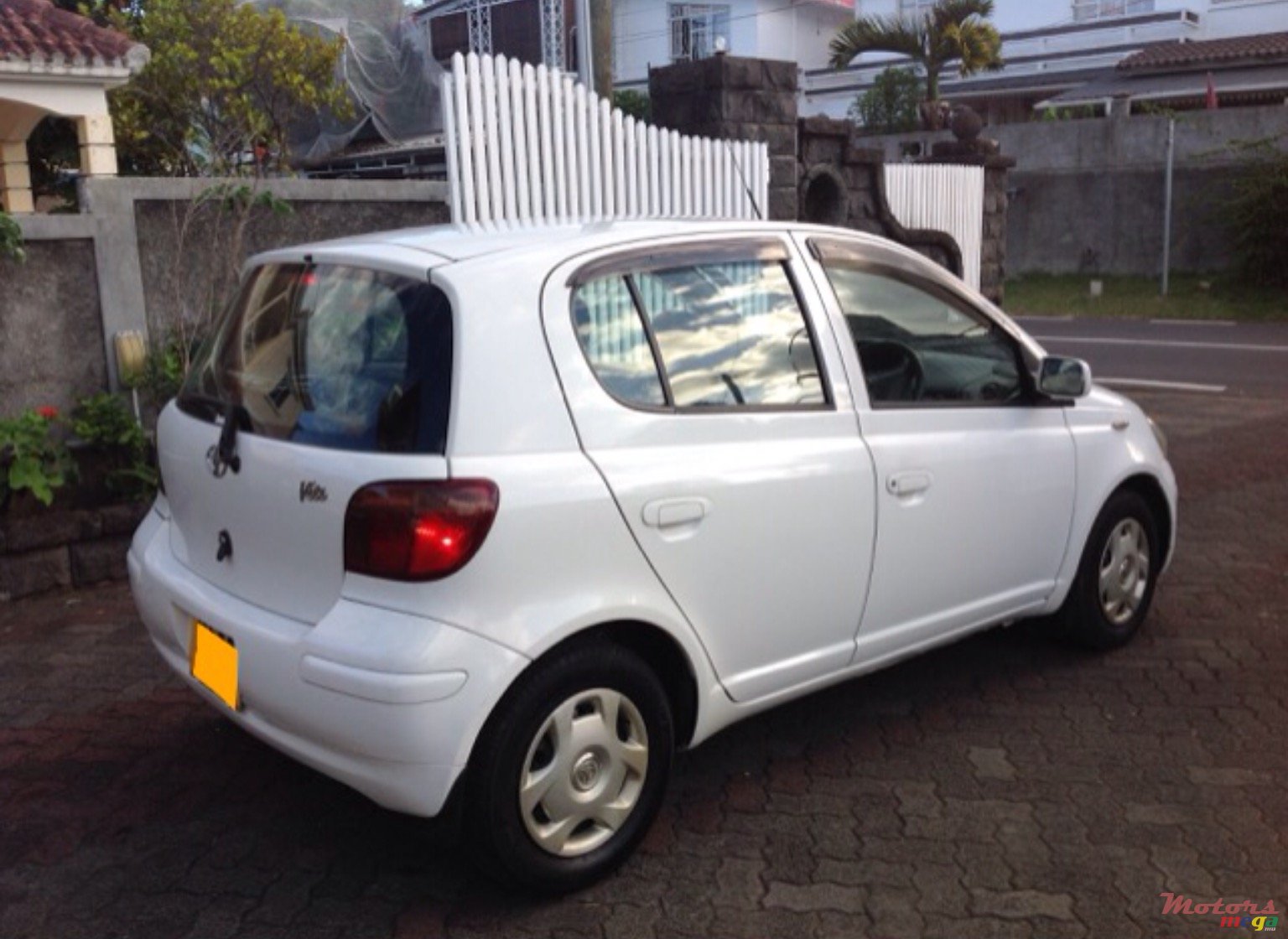 2002' Toyota Vitz photo #5