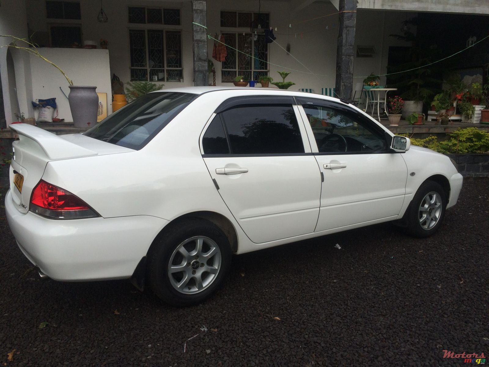 2010' Mitsubishi Lancer photo #3
